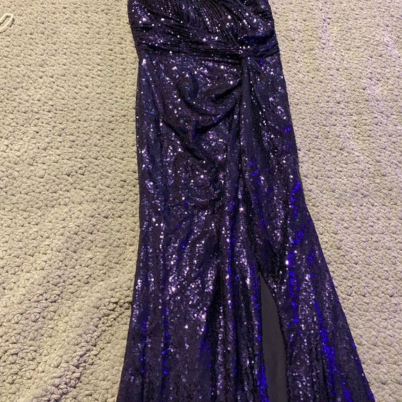 Rene Ruiz Navy Sequin evening gown - Picture 2 of 8